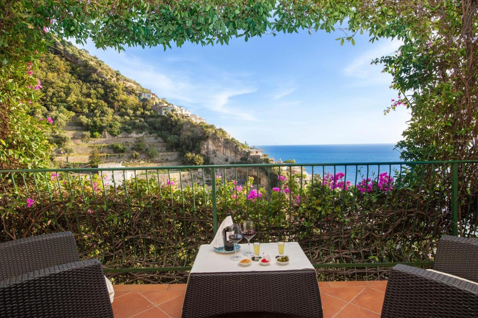 Hotel Pellegrino Praiano Eksteriør billede
